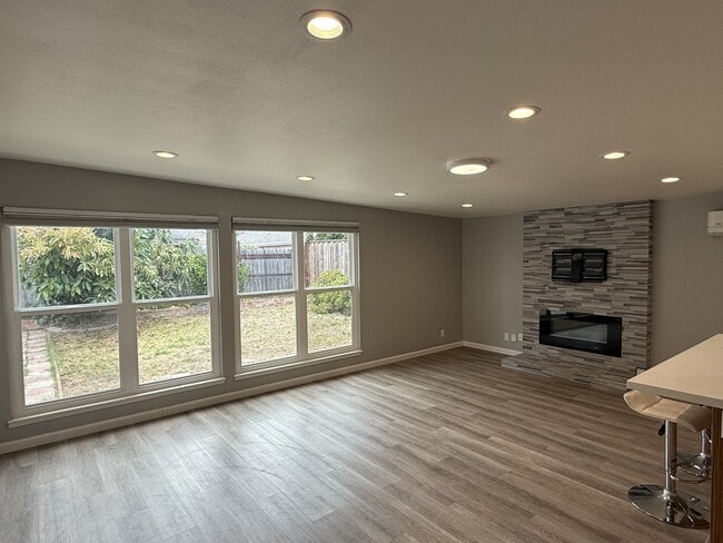 Building Photo - 4717 Beechwood Ave