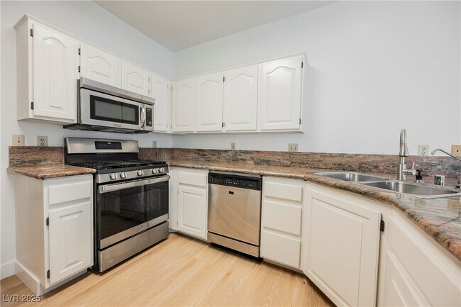 Building Photo - 7829 Ben Hogan Dr