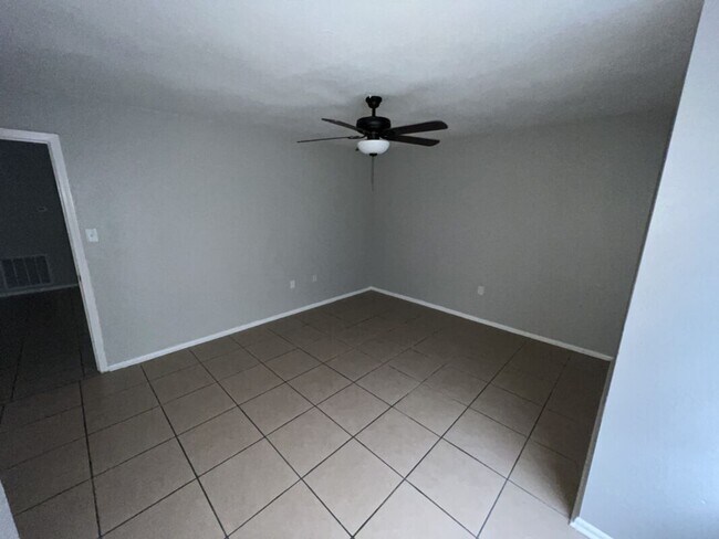 Building Photo - Weston St.