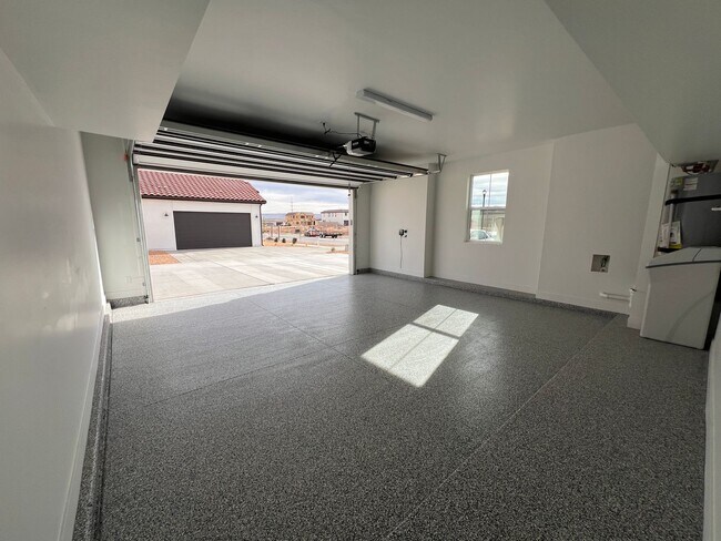 Building Photo - 702 Cedar Hl Dr