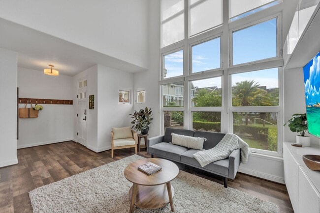 Building Photo - Spacious Upcountry Townhome with Ocean Vie...