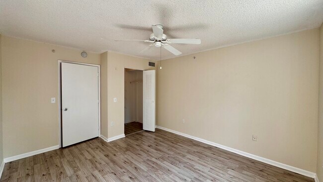 Building Photo - 7808 Sonoma Springs Cir