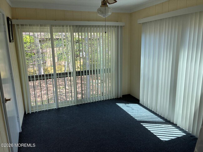 Building Photo - 131 Amberly Dr