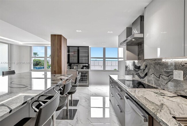 Building Photo - 2751 S Ocean Dr
