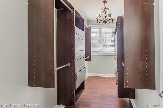 Building Photo - 1610 Yosemite Blvd