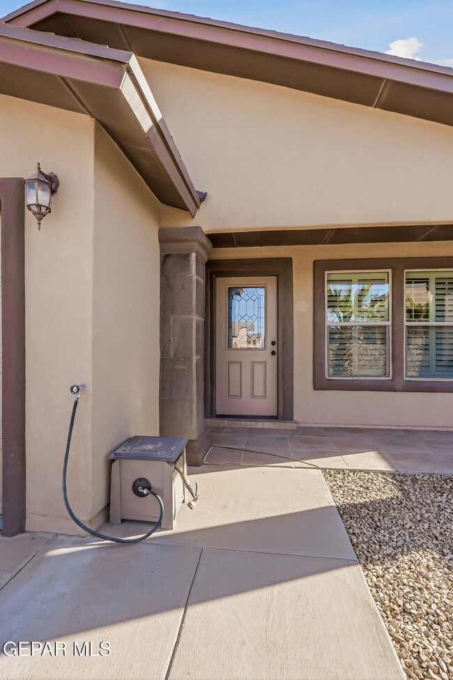 Building Photo - 14350 S Cave Ave