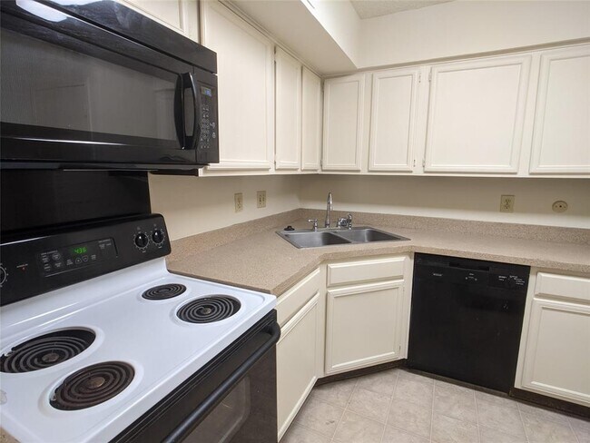 Building Photo - 15151 Berry Trail