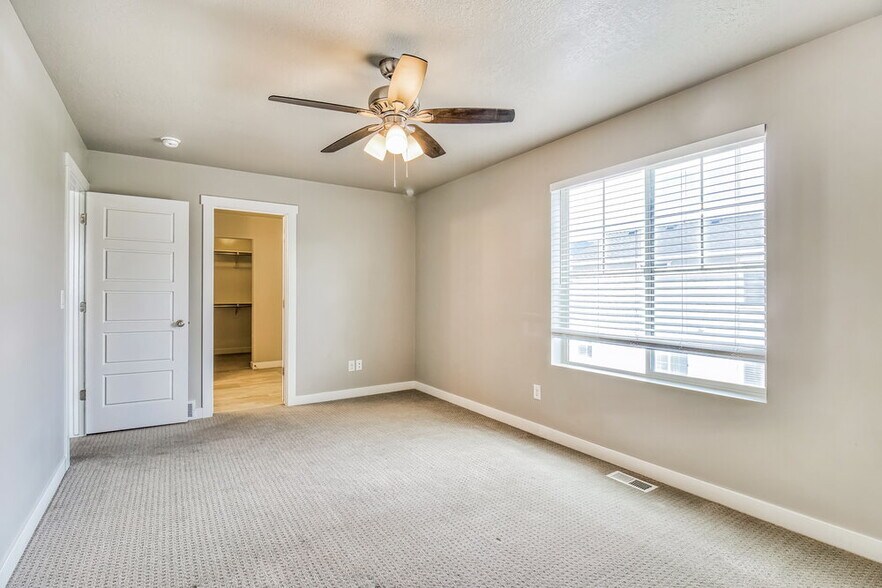 Building Photo - 1083 W Osprey Dr