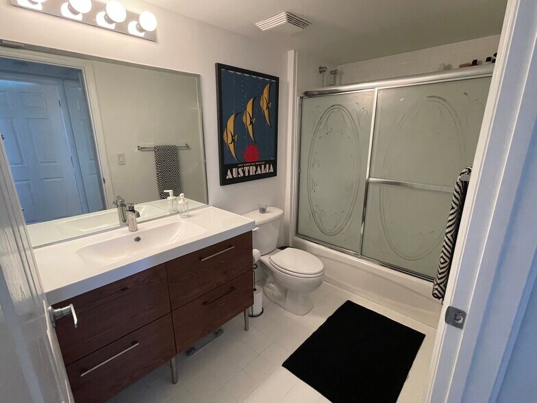 Building Photo - 3000 Coral Way