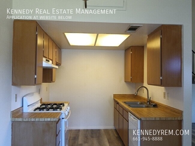 Building Photo - 1645 Cactus Dr