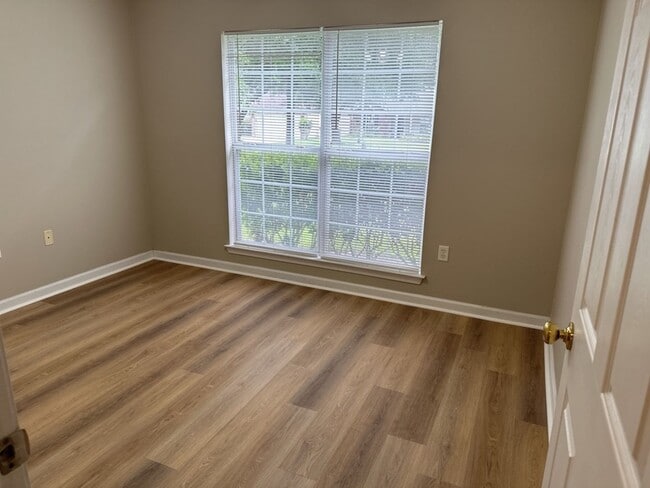 Building Photo - 247 Laurel Hill Cir