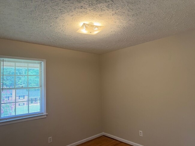 Building Photo - 64 Maybrook Dr
