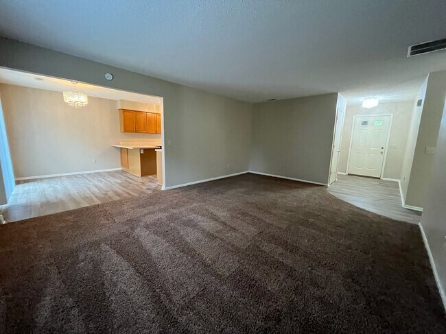 Building Photo - 5510 Columbine Ln