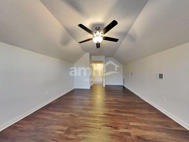 Building Photo - 11 Lake Linden Ct