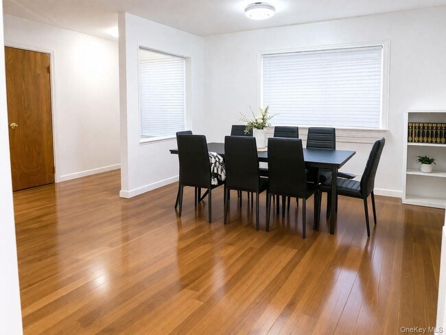 Building Photo - 19 Lawrence Ave