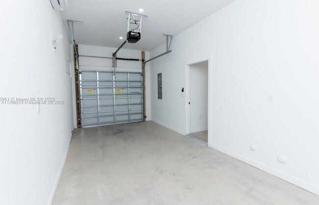 Building Photo - 7107 NE 4th Ct