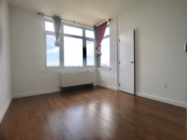 Building Photo - 4024 College Point Blvd