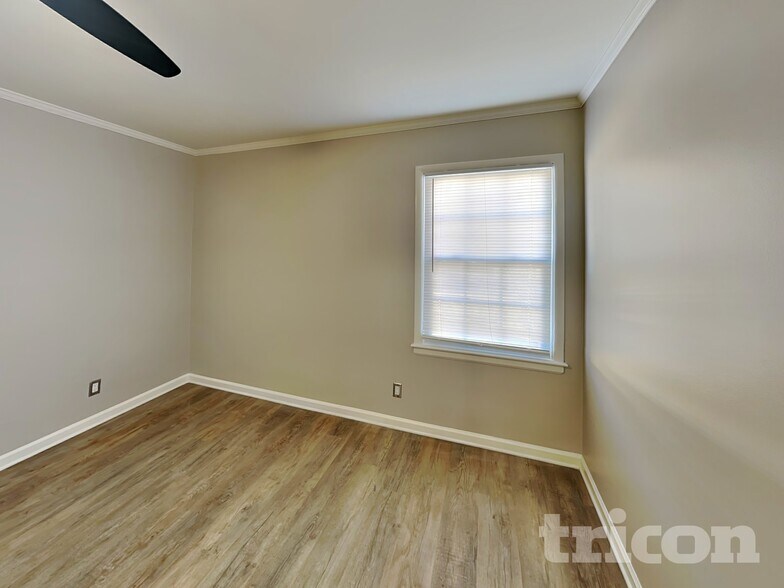 Building Photo - 2210 Weddington Rd