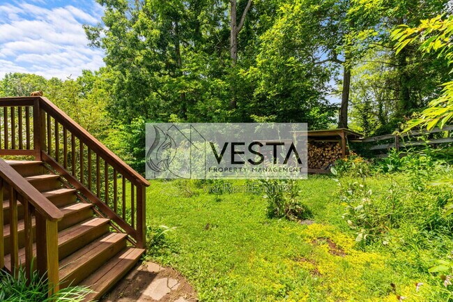 Building Photo - 10 Wellspring Ln