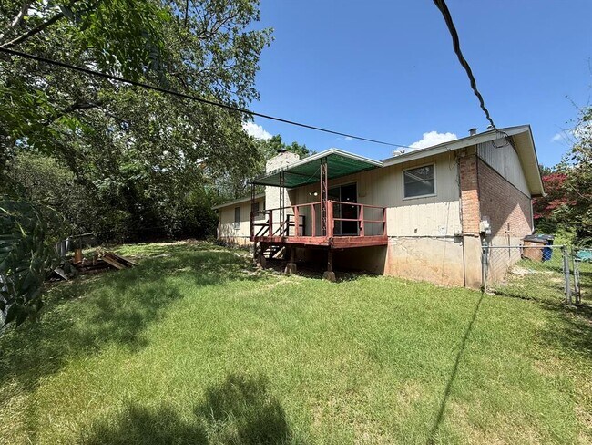 Building Photo - 5906 Mountainclimb Dr