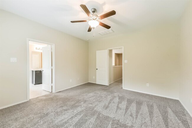 Building Photo - 16155 Beachside Pl