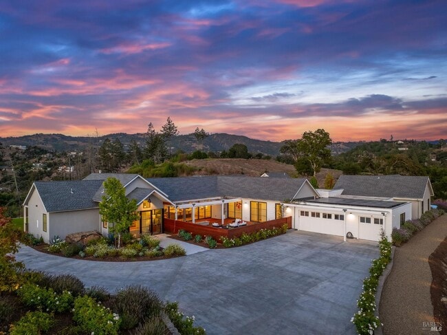 Building Photo - 987 Mark West Springs Rd