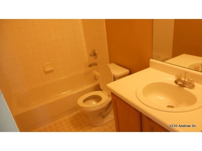 Hallway Bath - 2250 Andrew Drive