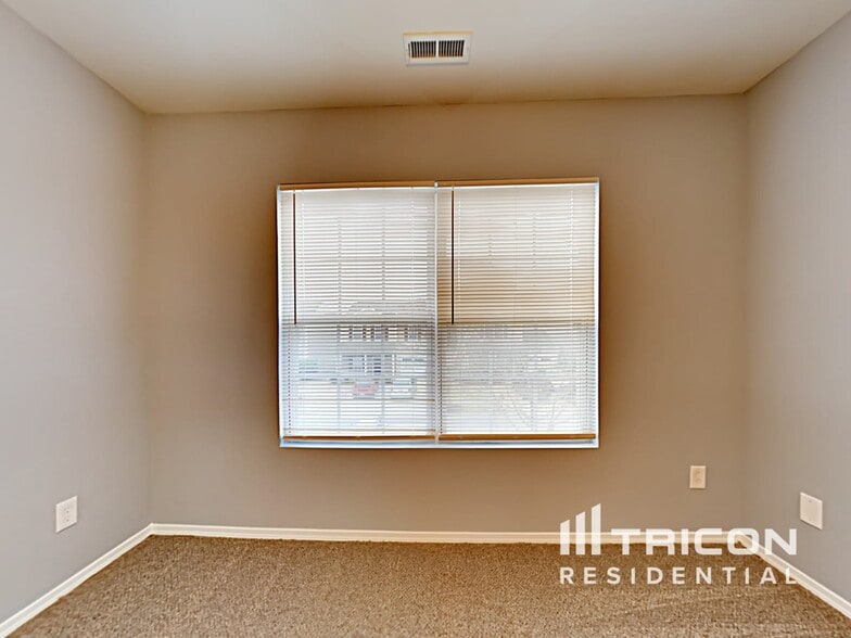 Building Photo - 964 Willow Creek Dr