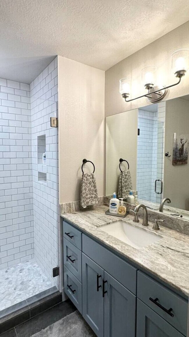 Building Photo - 5472 Andert Rd