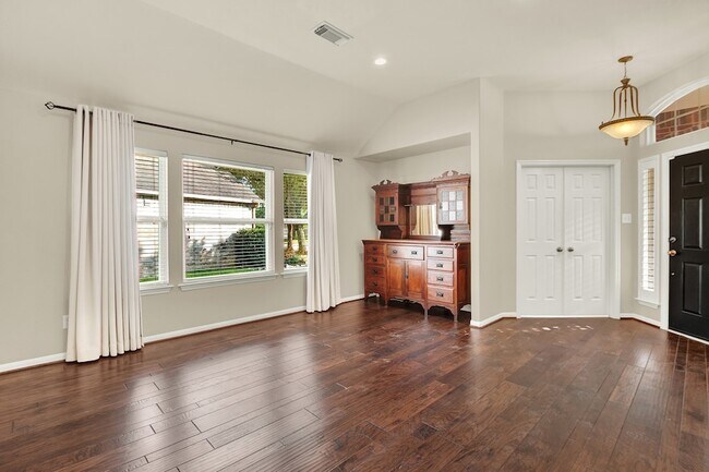 Building Photo - 9226 Fernwillow Dr
