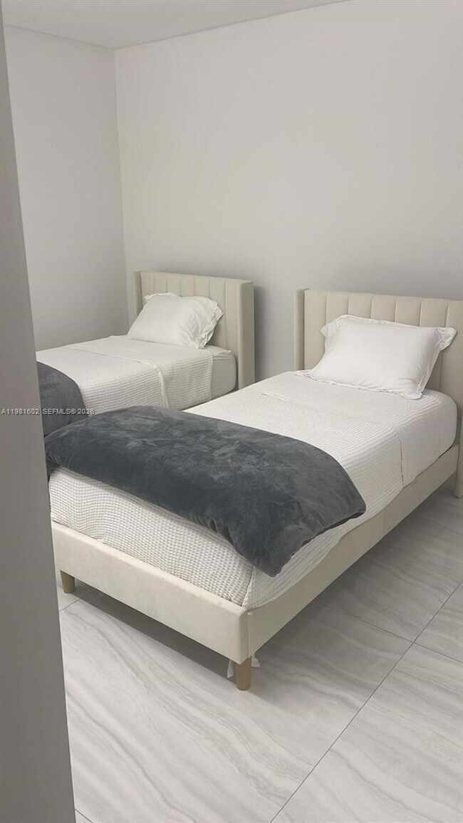 Building Photo - 19355 Turnberry Way