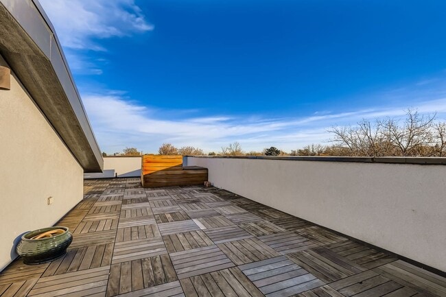 Building Photo - City Park West Home Available Immediately!