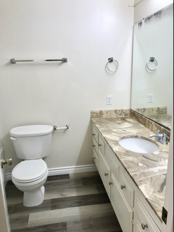 shared bath - 9835 Genesee Ave