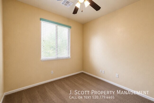Building Photo - 4172 E Santa Fe Ln