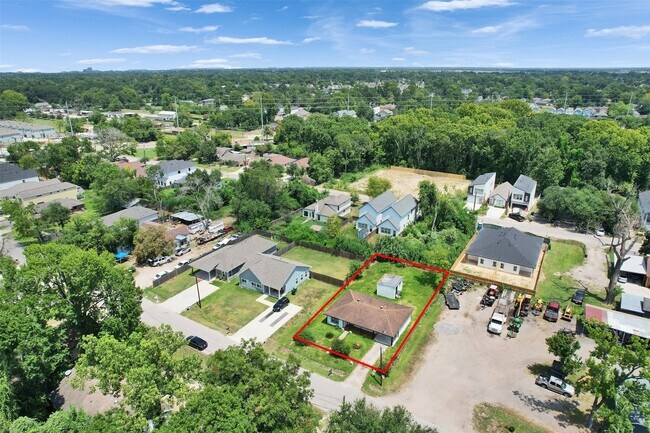 Building Photo - 7812 Cora St