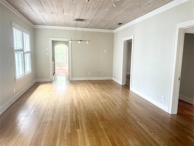 Building Photo - 312 Le Grande Ave