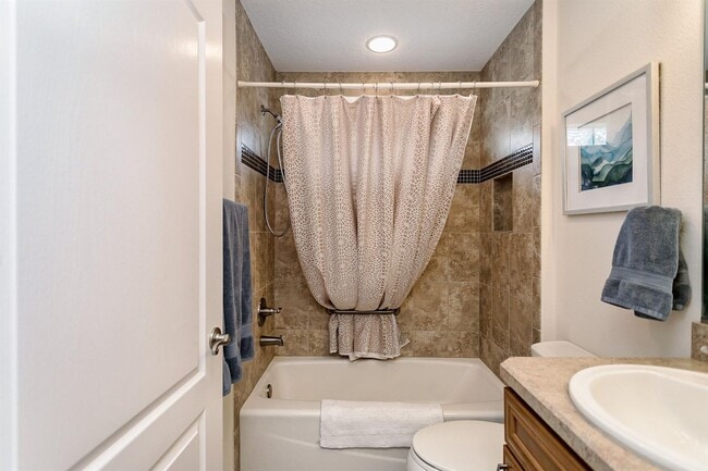 Building Photo - Fully Furnished 3/2 in beautiful Villages Community