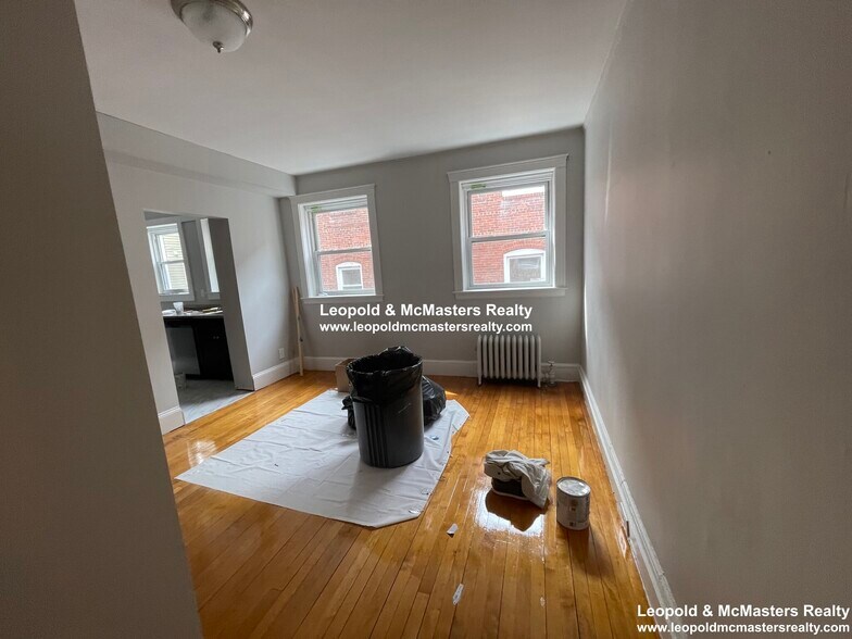 Building Photo - 142 Davis Ave