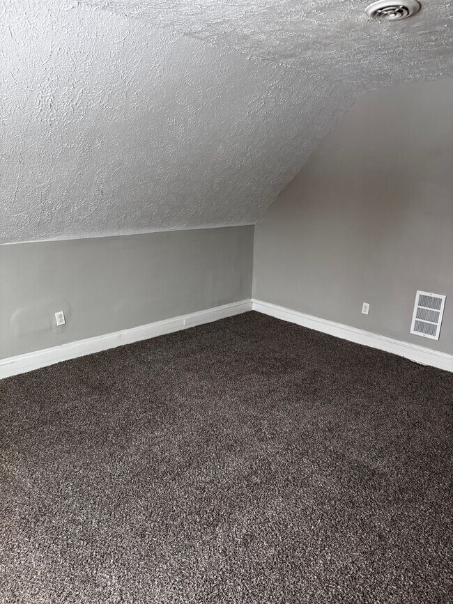 Building Photo - 10707 Hampden Ave