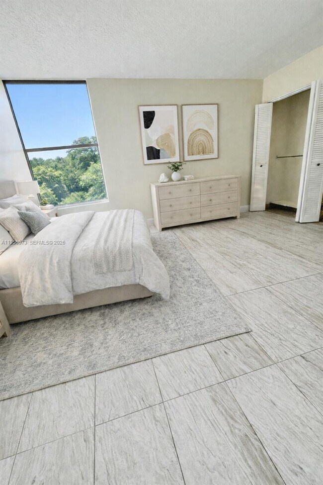 Building Photo - 2020 NE 135th St