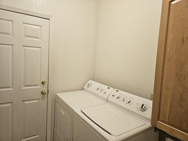 Building Photo - 500 Rider Ridge Dr