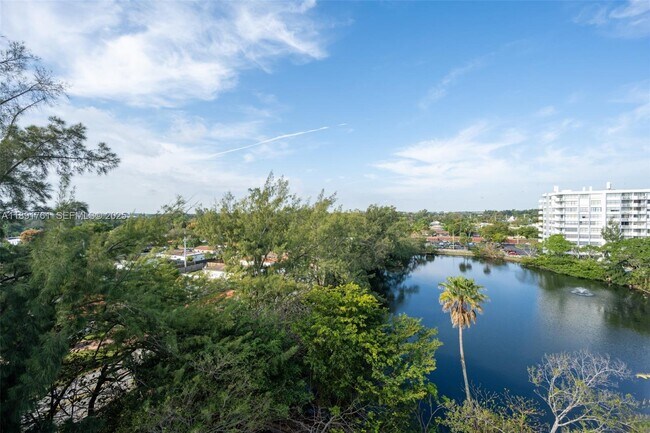 Building Photo - 1300 NE Miami Gardens Dr