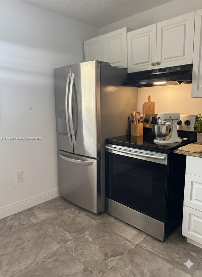 Building Photo - 2460 SW 36th Ave