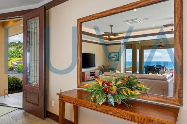 Building Photo - 4 bedroom 3.5 bathroom home with pool