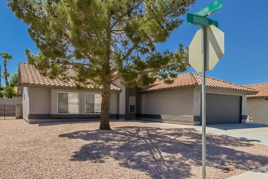 Building Photo - 909 Dodge St