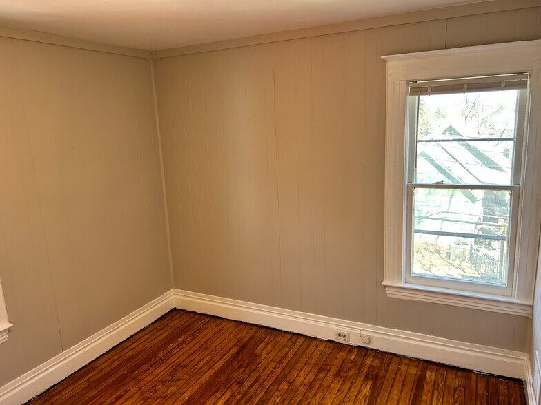 Building Photo - 16 Goebel Place