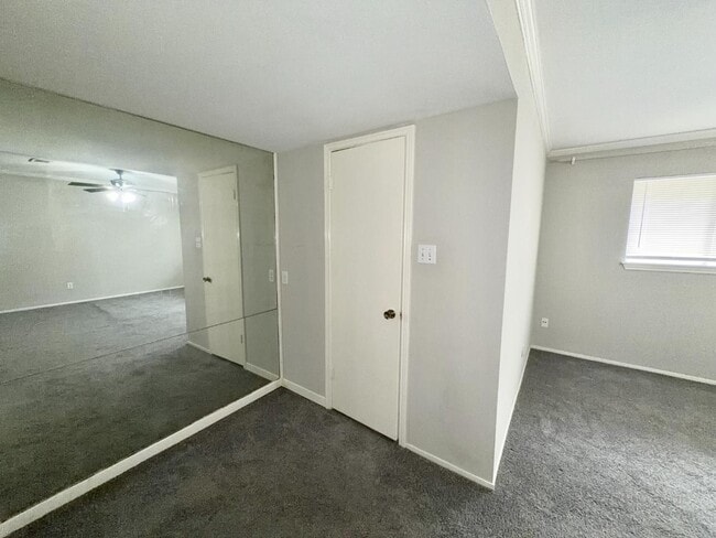 Building Photo - 12959 Trail Hollow Dr