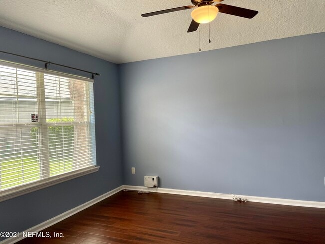 Building Photo - 400 Bayridge Ct