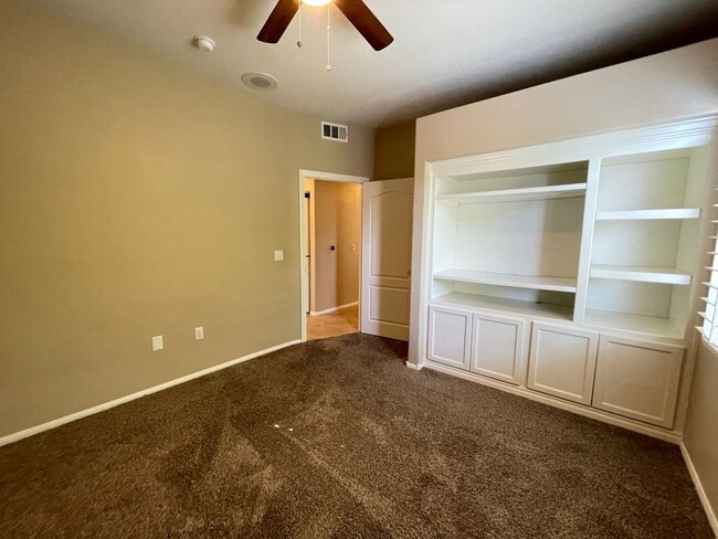 Building Photo - Mission Ridge Condos-Gorgeous 2nd Floor Un...