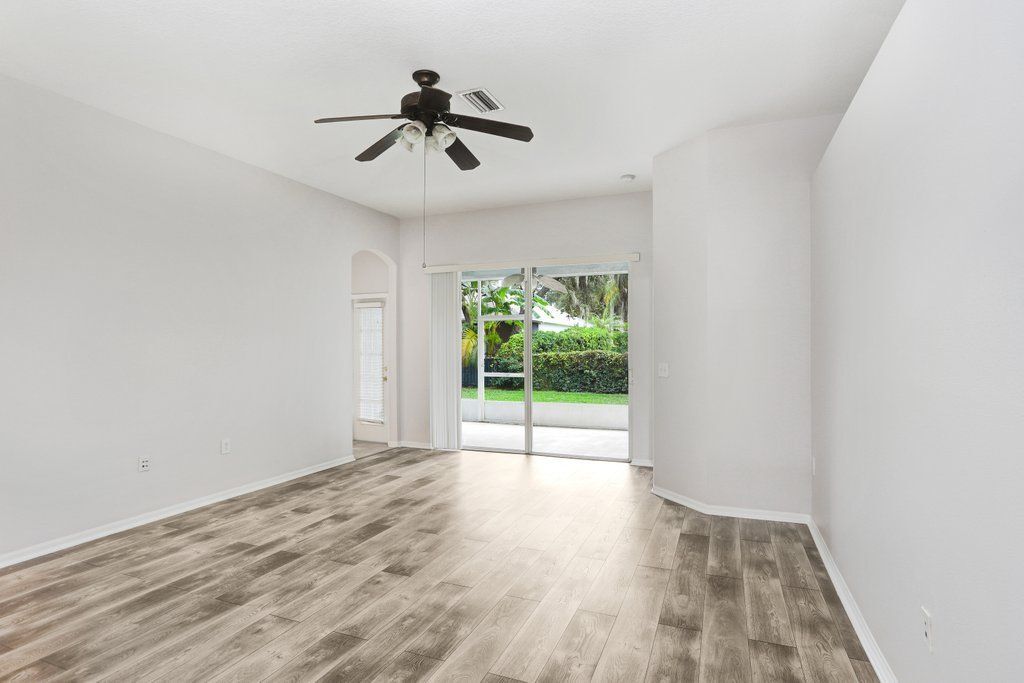 Building Photo - 15451 Martinmeadow Dr